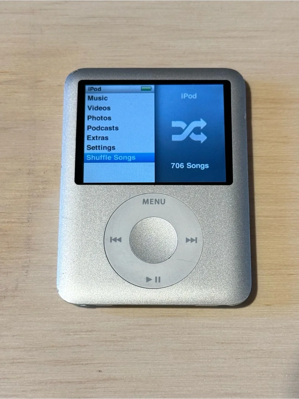 Apple iPod Nano A1236 4GB Silver Tested Good w/Charger-706Songs Read Description